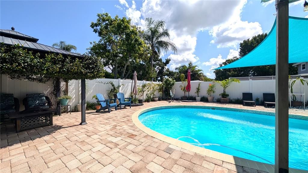En Venta: $598,000 (4 camas, 2 baños, 1967 Pies cuadrados)