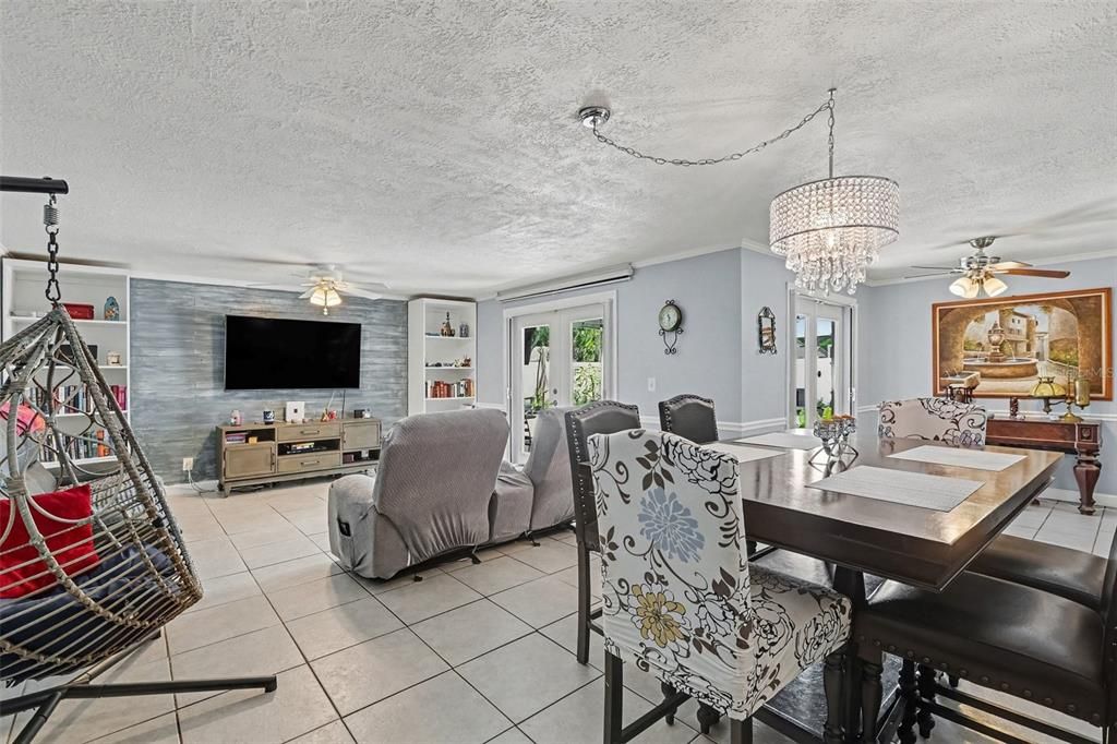 En Venta: $598,000 (4 camas, 2 baños, 1967 Pies cuadrados)