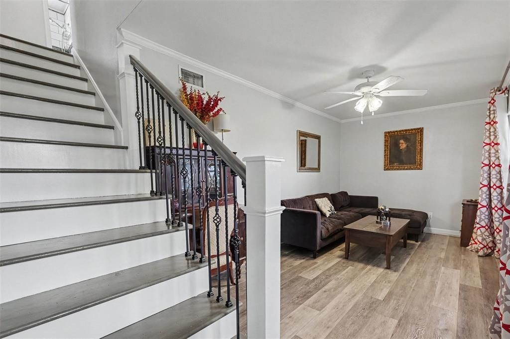 En Venta: $598,000 (4 camas, 2 baños, 1967 Pies cuadrados)