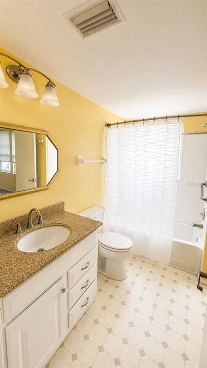 For Sale: $107,000 (1 beds, 1 baths, 625 Square Feet)