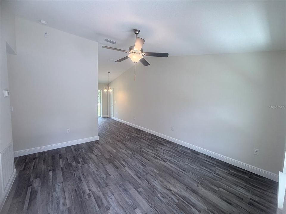 For Rent: $1,700 (3 beds, 2 baths, 1138 Square Feet)