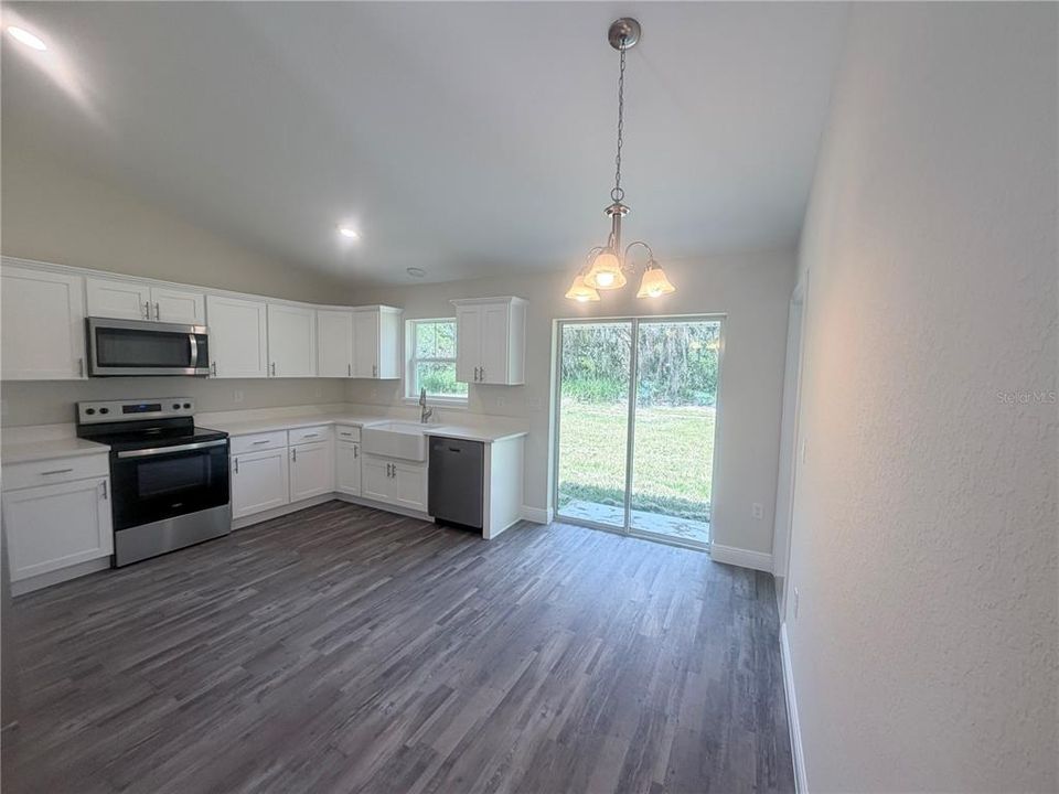 For Rent: $1,700 (3 beds, 2 baths, 1138 Square Feet)