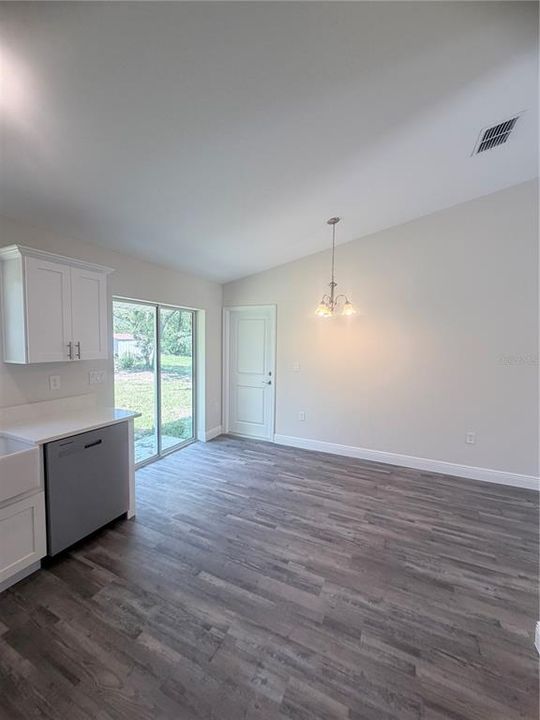 For Rent: $1,700 (3 beds, 2 baths, 1138 Square Feet)