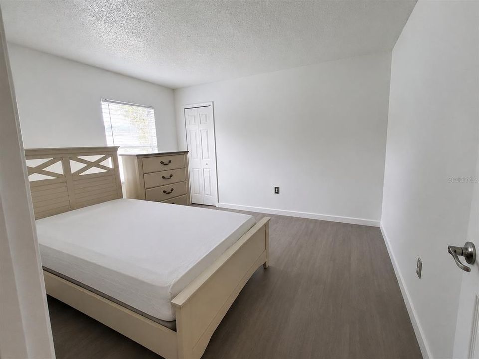For Rent: $2,300 (4 beds, 2 baths, 1902 Square Feet)