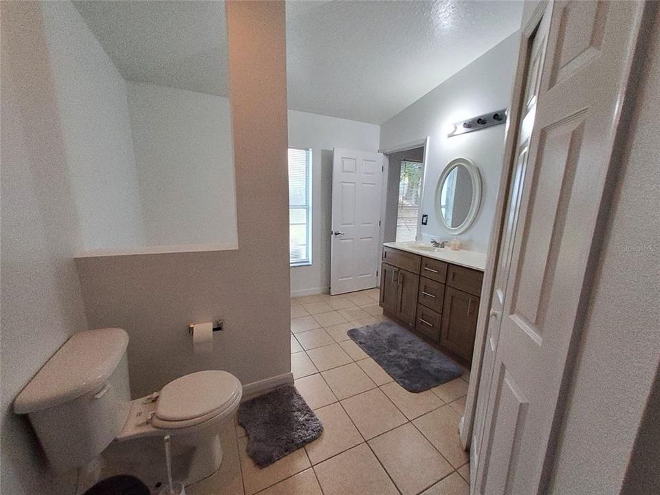 For Rent: $2,300 (4 beds, 2 baths, 1902 Square Feet)