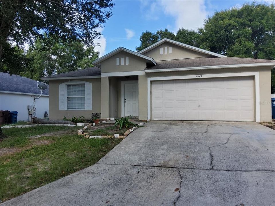 For Rent: $2,300 (4 beds, 2 baths, 1902 Square Feet)
