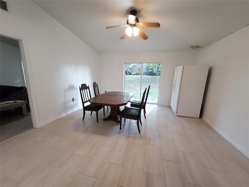 For Rent: $2,300 (4 beds, 2 baths, 1902 Square Feet)