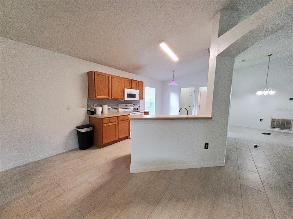 For Rent: $2,300 (4 beds, 2 baths, 1902 Square Feet)