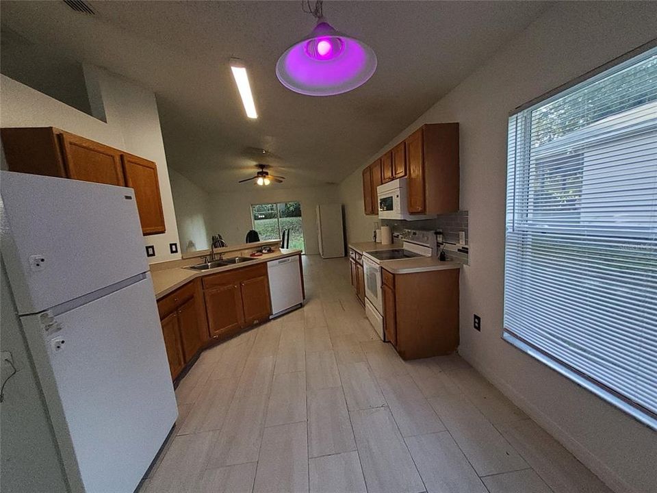 For Rent: $2,300 (4 beds, 2 baths, 1902 Square Feet)