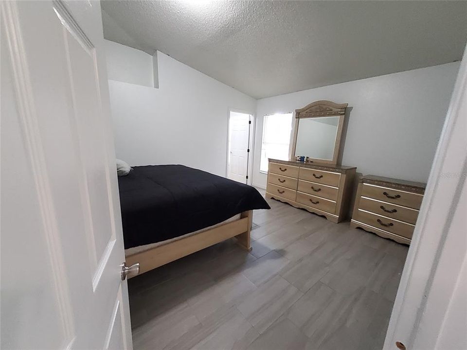For Rent: $2,300 (4 beds, 2 baths, 1902 Square Feet)