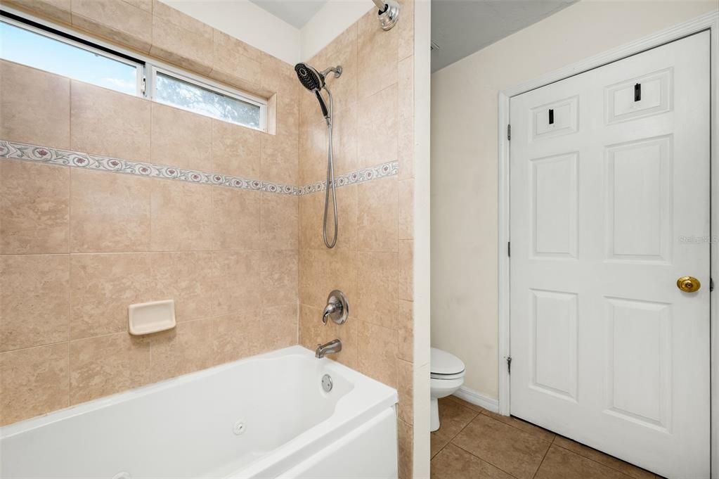 For Sale: $370,000 (3 beds, 2 baths, 1367 Square Feet)