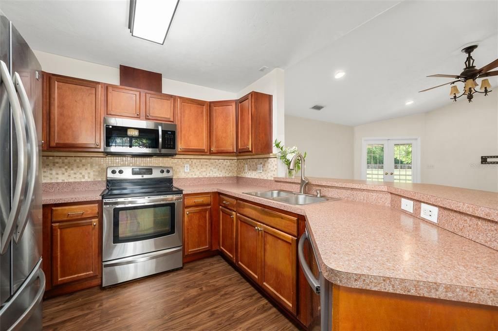 For Sale: $370,000 (3 beds, 2 baths, 1367 Square Feet)