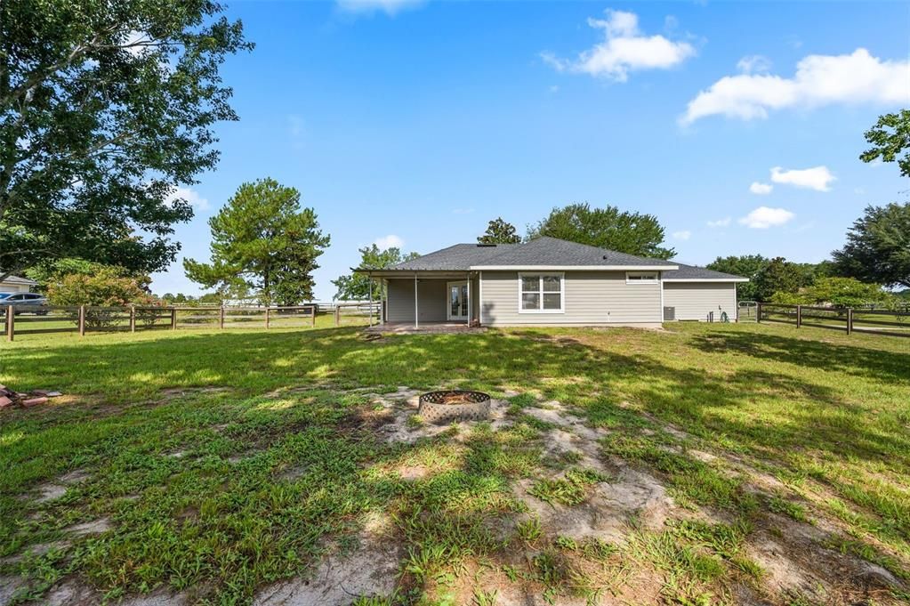 For Sale: $370,000 (3 beds, 2 baths, 1367 Square Feet)