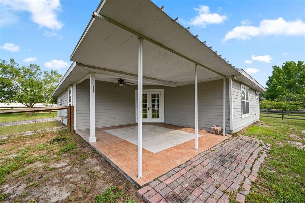 For Sale: $370,000 (3 beds, 2 baths, 1367 Square Feet)