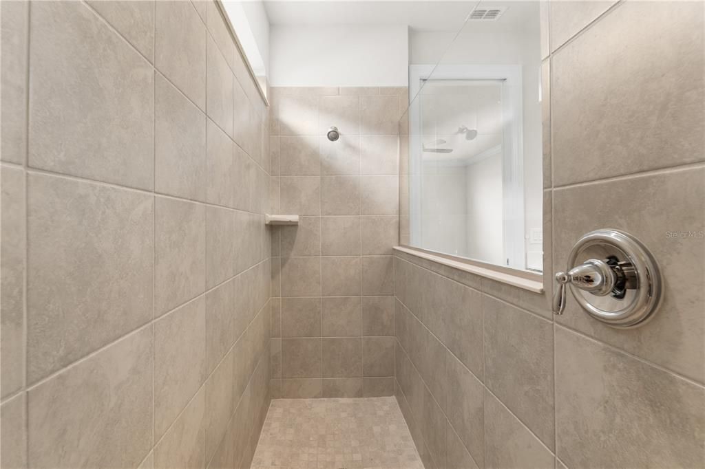 For Rent: $3,300 (5 beds, 3 baths, 2883 Square Feet)