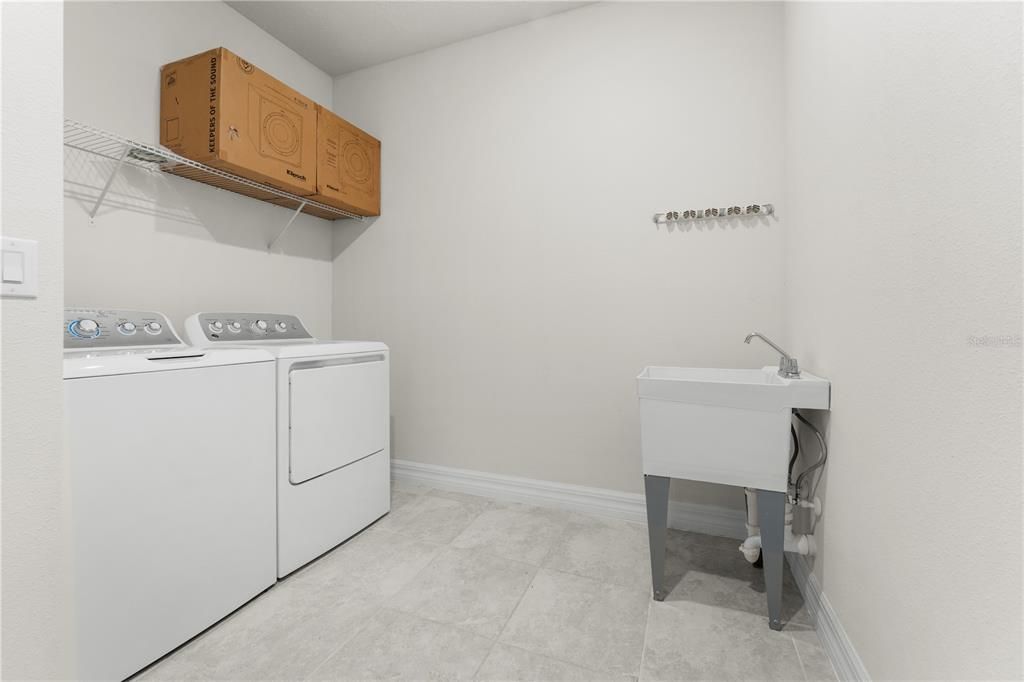 For Rent: $3,300 (5 beds, 3 baths, 2883 Square Feet)