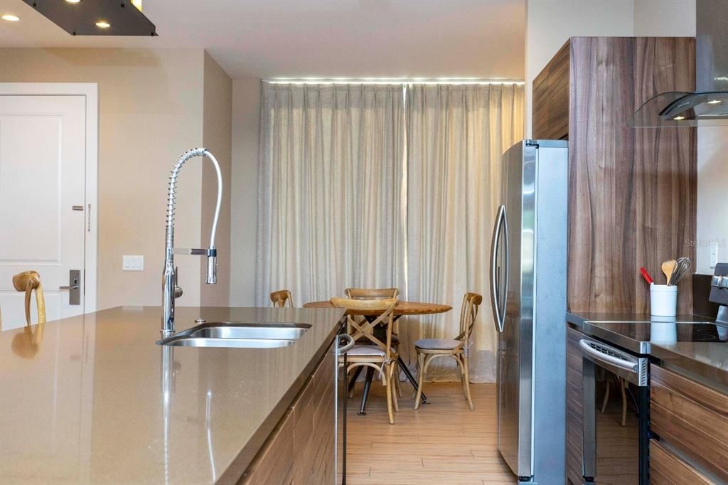 En Venta: $515,000 (4 camas, 4 baños, 2356 Pies cuadrados)