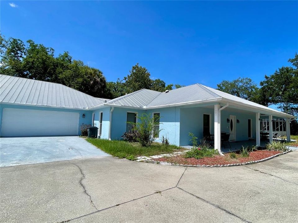 For Rent: $3,000 (4 beds, 2 baths, 2137 Square Feet)