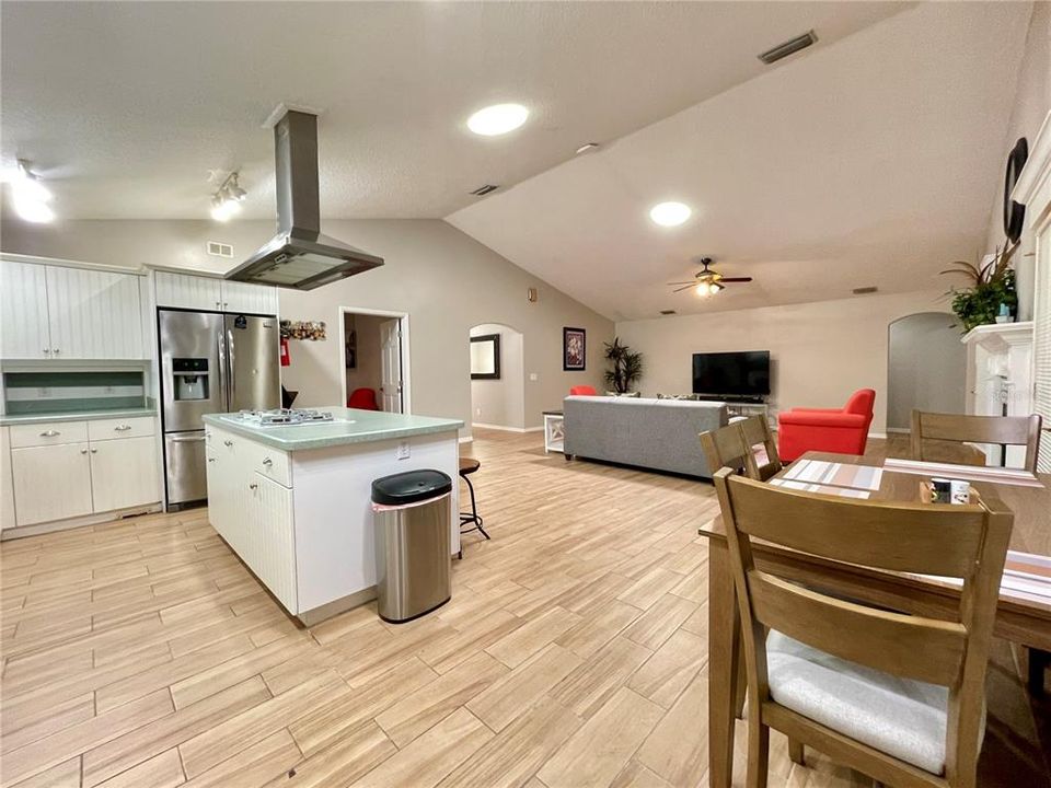 For Rent: $3,000 (4 beds, 2 baths, 2137 Square Feet)