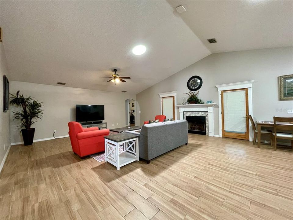 For Rent: $3,000 (4 beds, 2 baths, 2137 Square Feet)