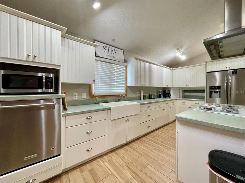 For Rent: $3,000 (4 beds, 2 baths, 2137 Square Feet)