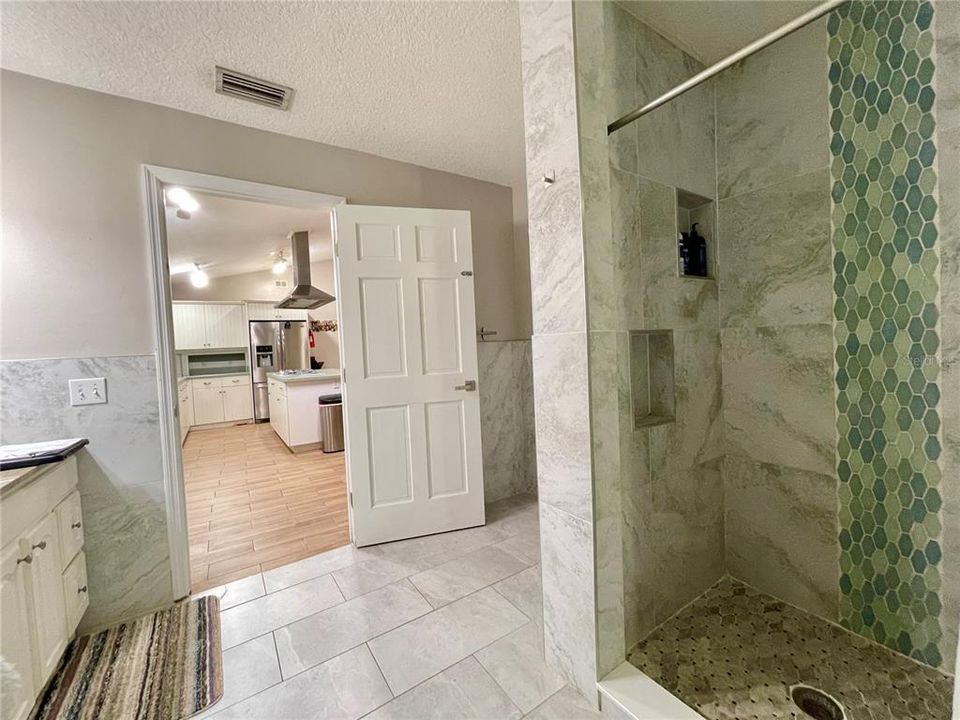 For Rent: $3,000 (4 beds, 2 baths, 2137 Square Feet)