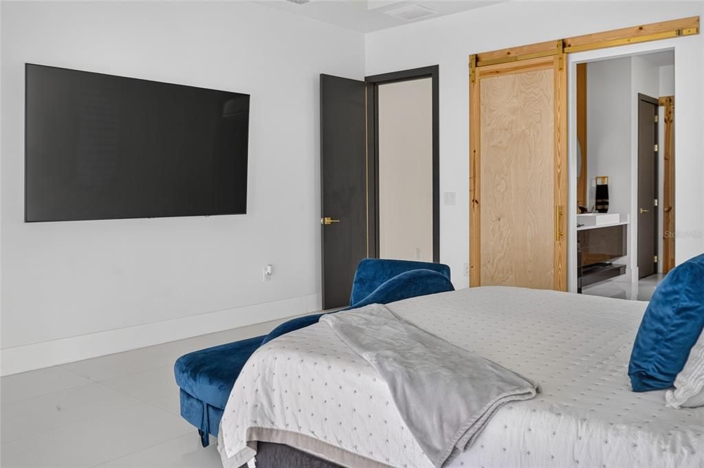 En Venta: $1,299,000 (5 camas, 6 baños, 3954 Pies cuadrados)