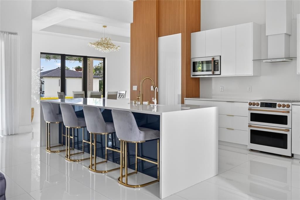 En Venta: $1,299,000 (5 camas, 6 baños, 3954 Pies cuadrados)