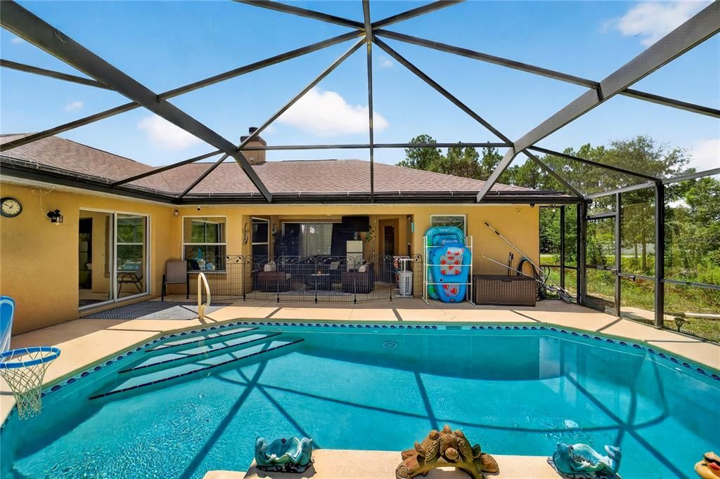 For Sale: $369,900 (3 beds, 2 baths, 2015 Square Feet)