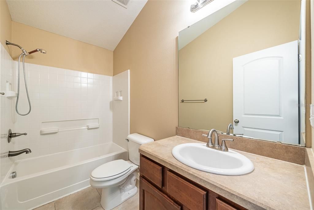 For Rent: $1,950 (2 beds, 2 baths, 1298 Square Feet)