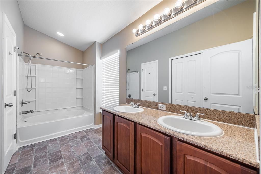 For Rent: $1,950 (2 beds, 2 baths, 1298 Square Feet)