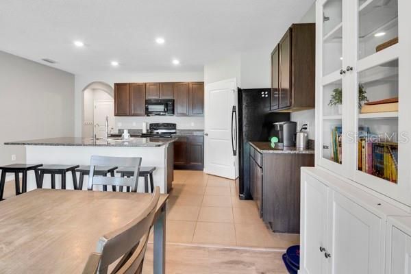На продажу: $349,900 (4 спален, 2 ванн, 1846 Квадратных фут)