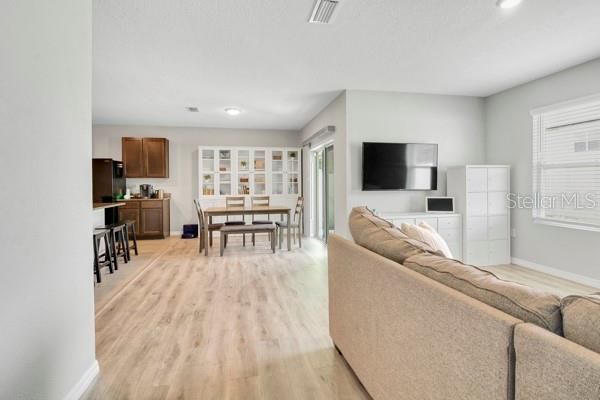 На продажу: $349,900 (4 спален, 2 ванн, 1846 Квадратных фут)