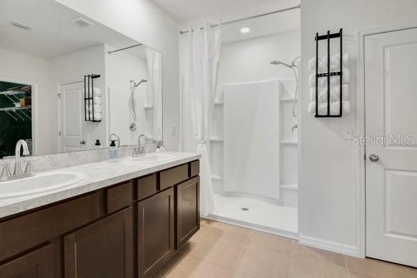 На продажу: $349,900 (4 спален, 2 ванн, 1846 Квадратных фут)