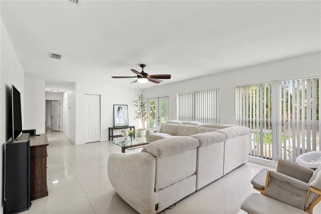 For Sale: $529,900 (3 beds, 2 baths, 1536 Square Feet)