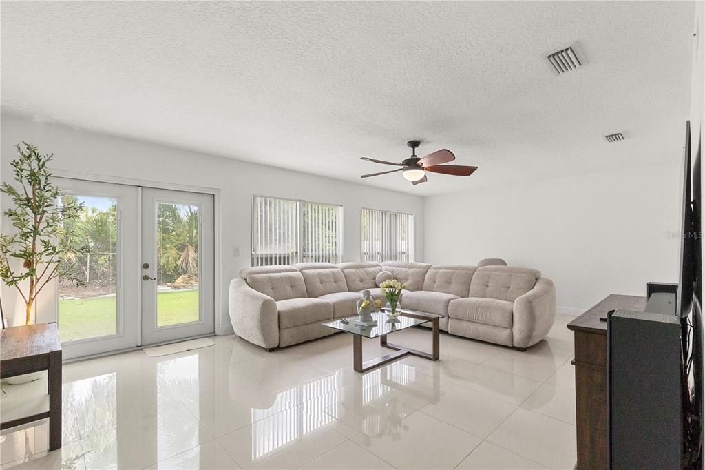 For Sale: $529,900 (3 beds, 2 baths, 1536 Square Feet)