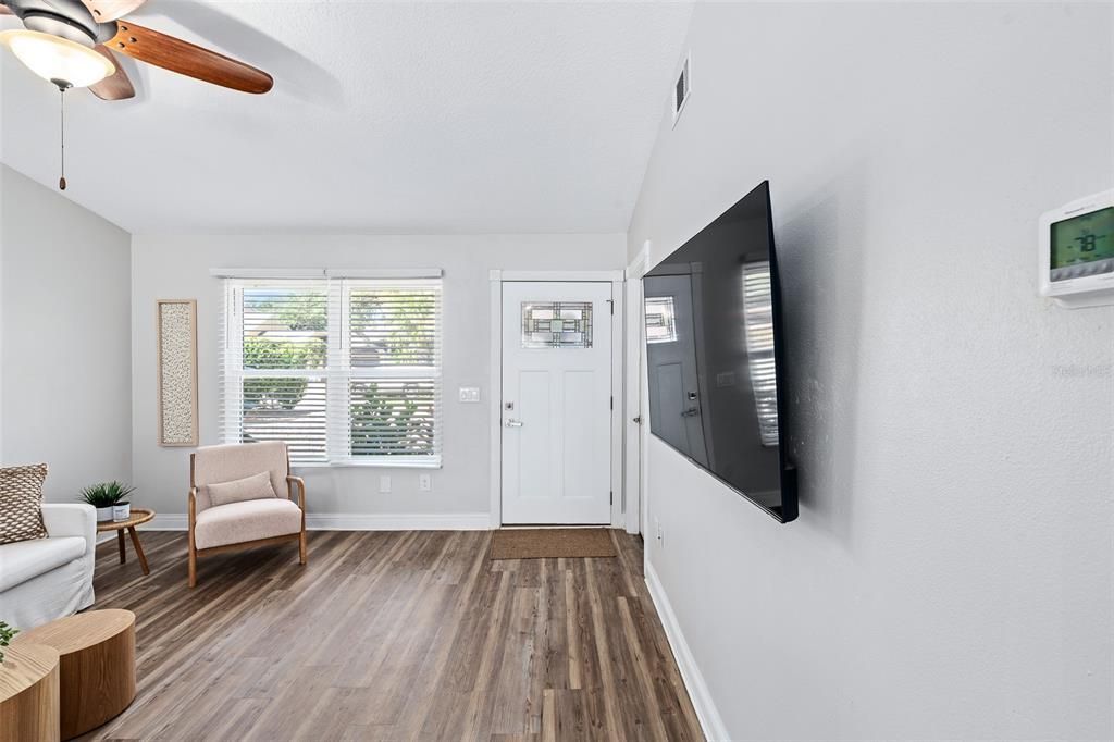 For Sale: $589,000 (3 beds, 2 baths, 1186 Square Feet)