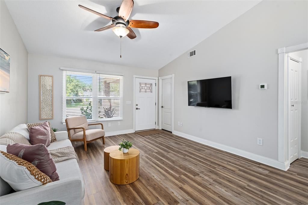 For Sale: $589,000 (3 beds, 2 baths, 1186 Square Feet)