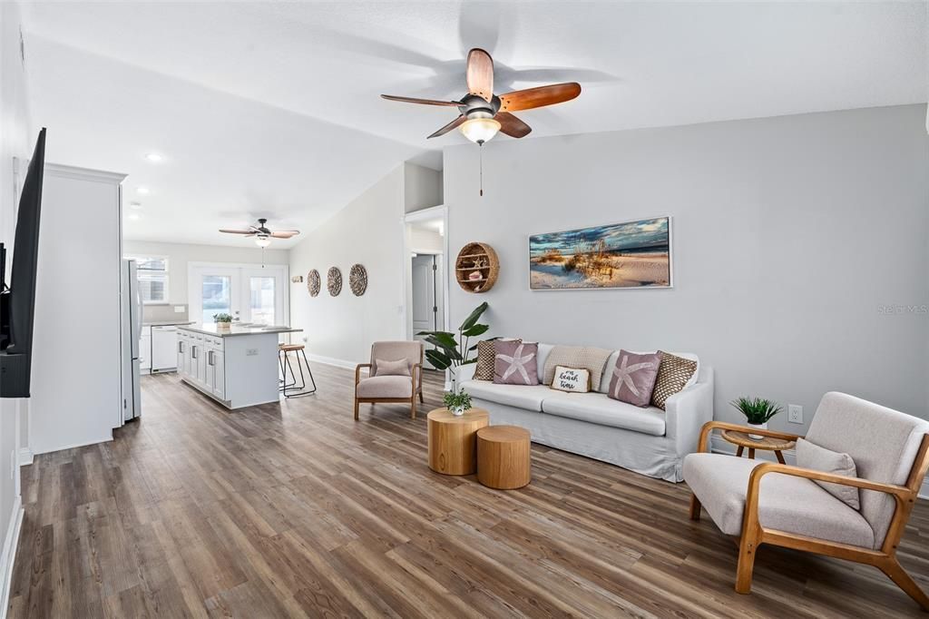 For Sale: $589,000 (3 beds, 2 baths, 1186 Square Feet)