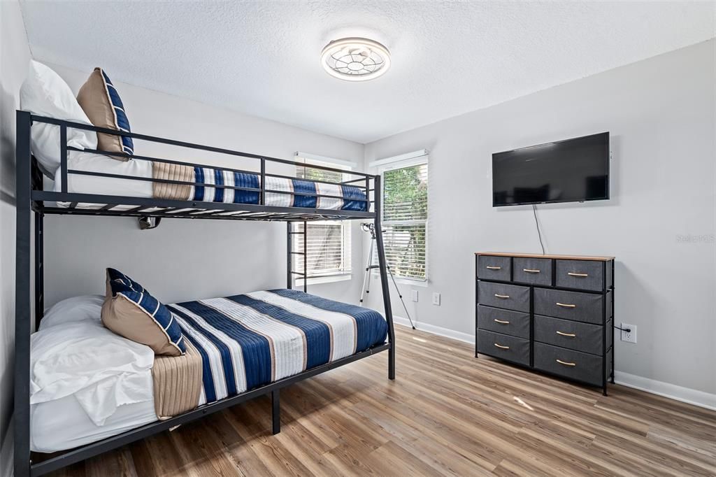 For Sale: $589,000 (3 beds, 2 baths, 1186 Square Feet)