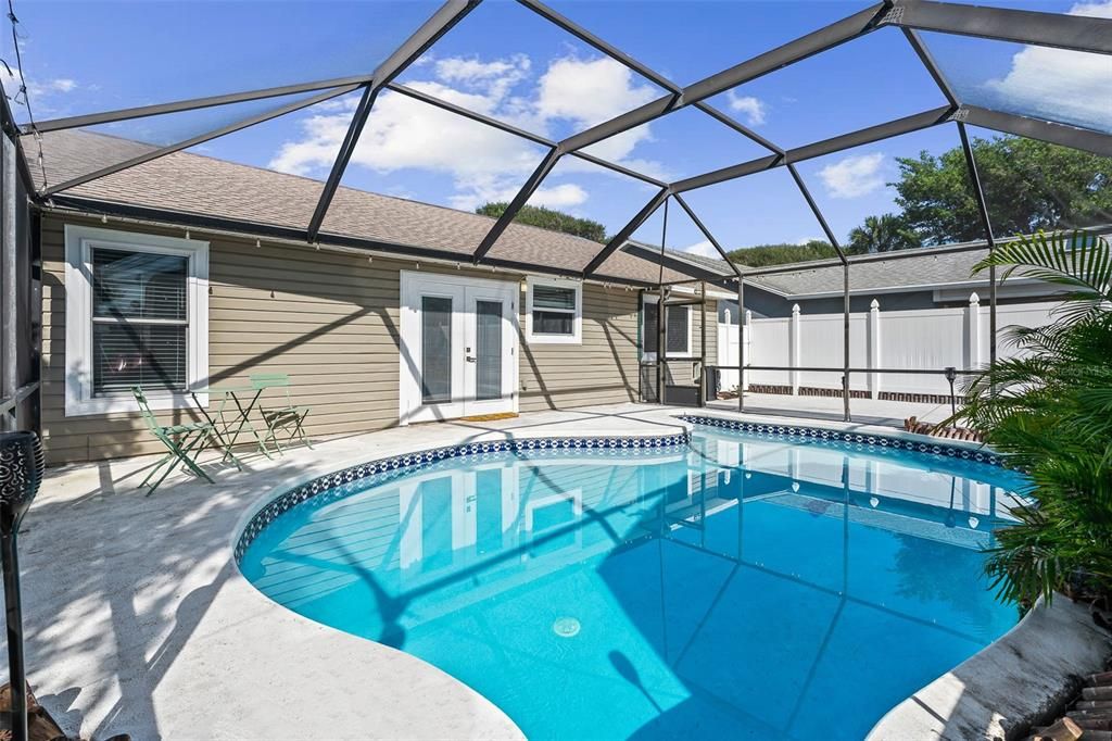 For Sale: $589,000 (3 beds, 2 baths, 1186 Square Feet)