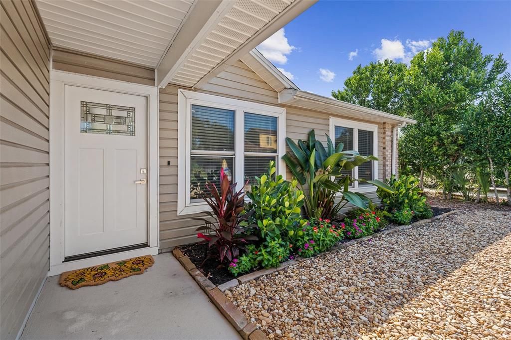 For Sale: $589,000 (3 beds, 2 baths, 1186 Square Feet)