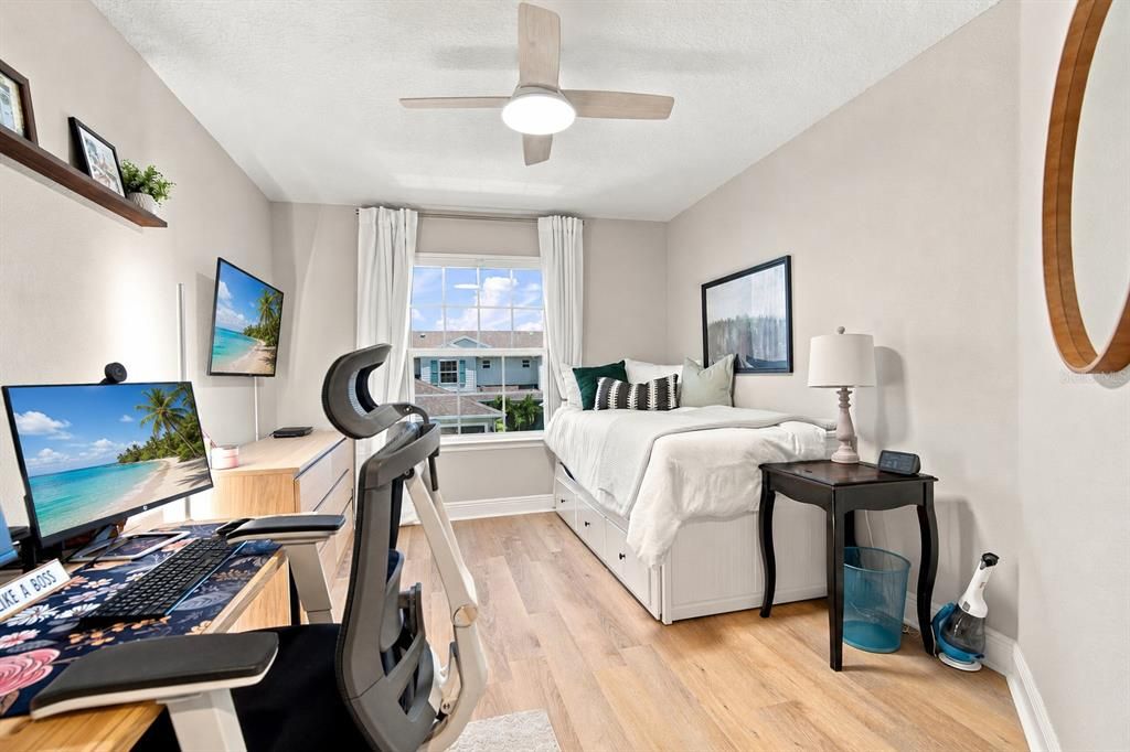En Venta: $429,900 (3 camas, 2 baños, 1556 Pies cuadrados)