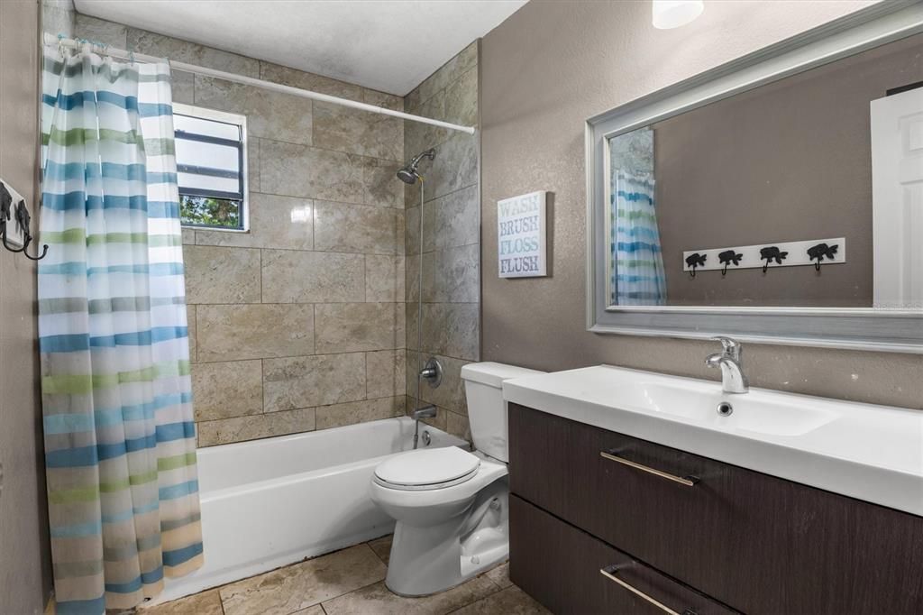 En Venta: $445,000 (4 camas, 2 baños, 2589 Pies cuadrados)