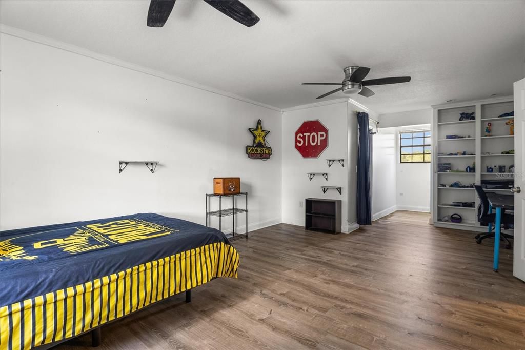 En Venta: $445,000 (4 camas, 2 baños, 2589 Pies cuadrados)