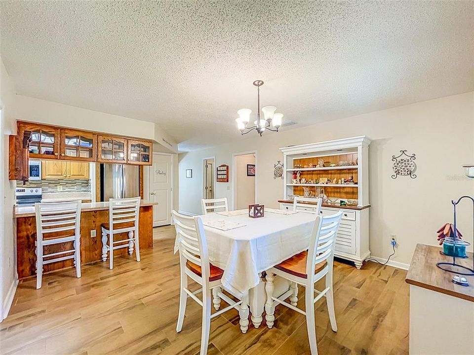 En Venta: $439,950 (4 camas, 2 baños, 1850 Pies cuadrados)