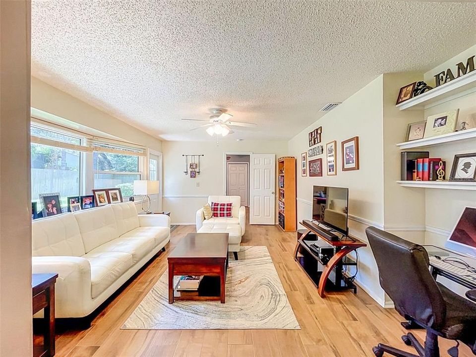 En Venta: $439,950 (4 camas, 2 baños, 1850 Pies cuadrados)