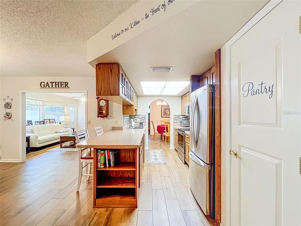 En Venta: $439,950 (4 camas, 2 baños, 1850 Pies cuadrados)