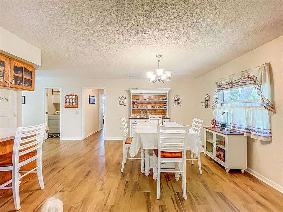 En Venta: $439,950 (4 camas, 2 baños, 1850 Pies cuadrados)