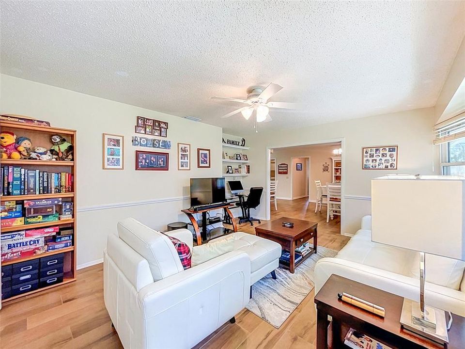 En Venta: $439,950 (4 camas, 2 baños, 1850 Pies cuadrados)